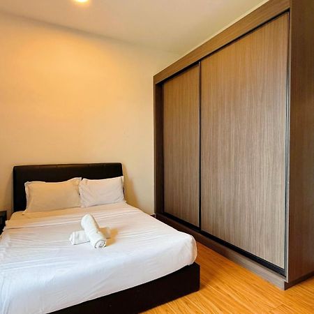 Beacon Executive Suite - City View - By Iz George Town Exterior foto