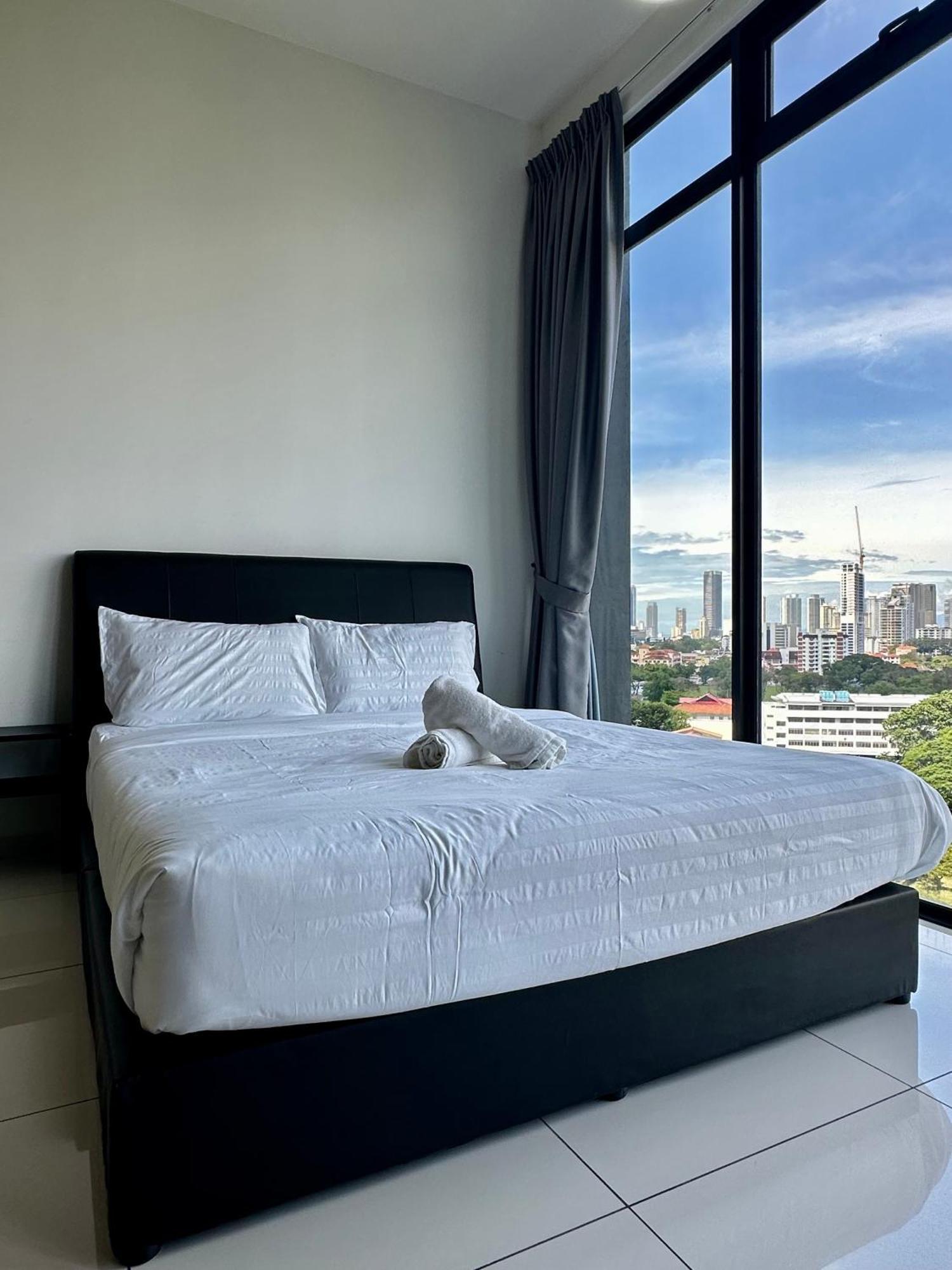 Beacon Executive Suite - City View - By Iz George Town Exterior foto
